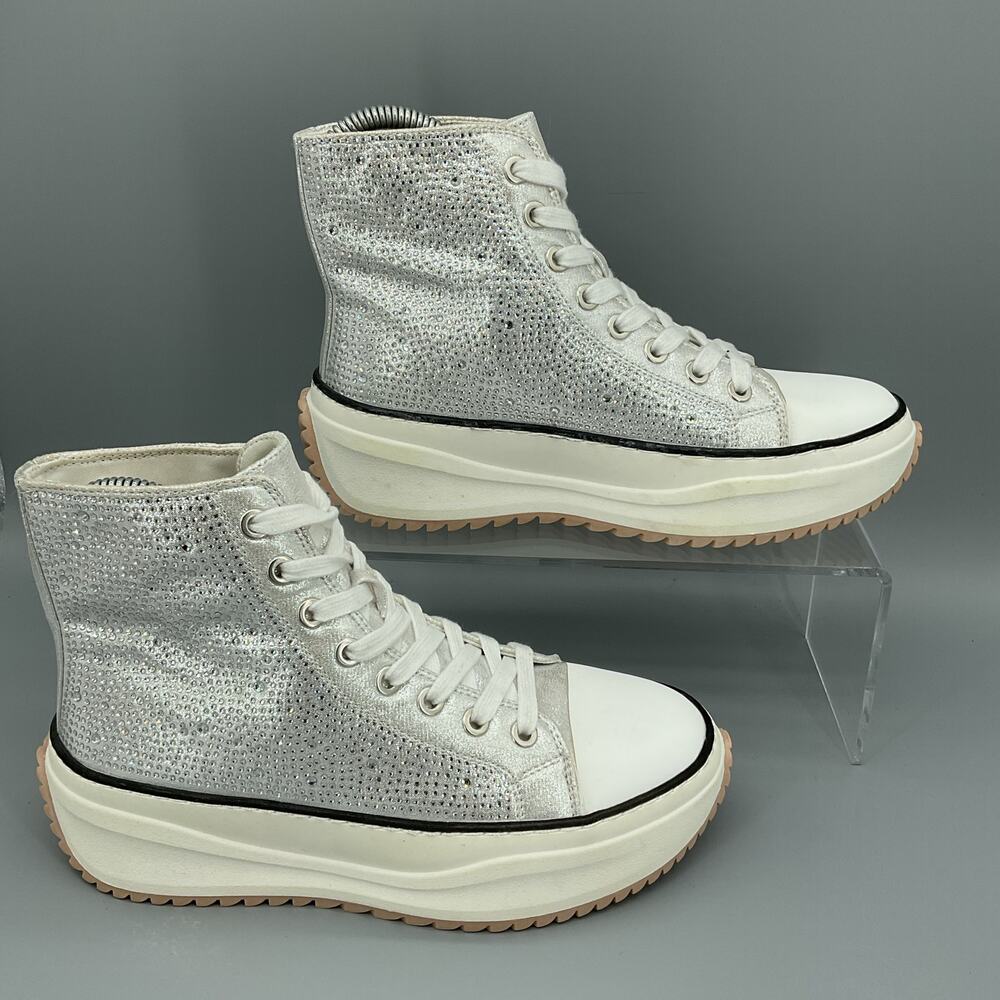 NEW Wild Pair Women’s Hopefull Lace up High Top Sneakers Silver Size 6M
